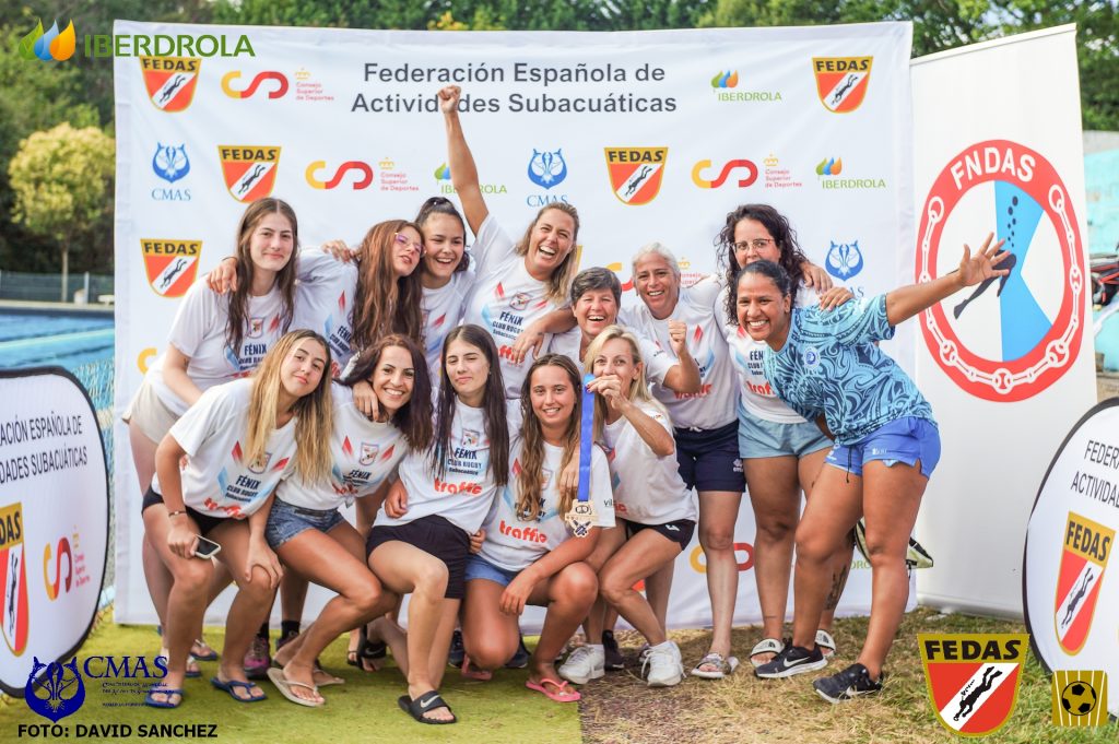 Equipo femenino del Club Fénix en la segunda parada del CERSC en Erandio.